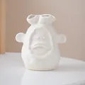 Vase en céramique blanc mat minimaliste moderne avec un design de personnage SKU - Style Roi Singe / Pois Blanc Crème