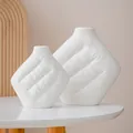 Vase décoratif en céramique blanche texturée pour une décoration intérieure moderne - Style 1 / Ensemble