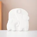Minimalistische weiße Elefantenfamilie Statue aus Keramik mit Sprenkel-Finish Deko - Fu Elefant