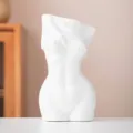 Eleganter mattweißer Keramik-Frauenkörper-Torso-Vase für modernes minimalistisches Heimdekor - Körperkunst-Stil / Mattweiß
