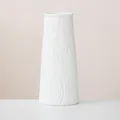 Vaso minimalista in ceramica bianca opaca con un design unico a trama di corteccia - Pizzo