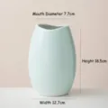 Elegante vaso da fiori moderno in ceramica azzurra per l'arredamento - altezza 18,5 cm - Bocca Curva Media (Blu Chiaro) / Calibro 7.7cm Altezza 18.5cm Lunghezza 12.7cm