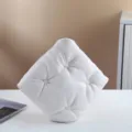 Vase créatif en céramique blanche en forme d'oreiller, hauteur 21 cm - Blanc