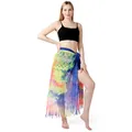 Detailansicht eines bunten Batik-Spitzensarongs mit Mustern und Fransenverzierung. - Einheitsgröße / Buntes Tie Dye