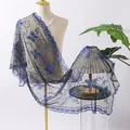 Eleganter schwarzer Netzschal mit blauer Pailletten-Schmetterlingsstickerei für Abendkleider - Schwarz und Blau