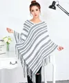Poncho de punto bicolor con rayas grises y blancas y detalles de flecos elegantes - Tops / Blanco + Gris