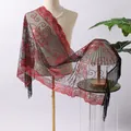 Châle élégant en maille noire avec fleurs en paillettes rouges et franges pour soirée - Noir + Rouge