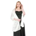 Châle élégant en satin blanc pour robes de soirée et mariages présenté sur modèle - Blanc