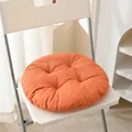Detail des dicken orangefarbenen Leinen-Sitzkissens mit weicher Stepptextur und Form - Leinen Orangerot / 40CM