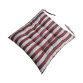 Vue détaillée d'un coussin de chaise carré capitonné à rayures rouges et grises avec liens - 40*40cm / Rayé Bourgogne