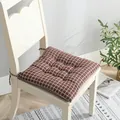 Primer plano de cojín de asiento cuadrado grueso con cuadros marrones. - 40*40cm / Cuadrado - Cuadros Café