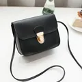 Elegante borsa a tracolla quadrata in pelle PU nera minimalista con fibbia in metallo dorato - Nero