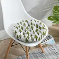 Coussin de chaise rond et épais avec motif d'arbre vert sur une chaise blanche - Arbre de Forêt
