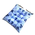 Cojín cuadrado azul para silla con estampado de tréboles y útiles lazos de sujeción - Trébol Azul (3 hojas) / 40x40cm