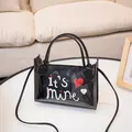 Stijlvolle zwarte transparante kleine vierkante handtas met It's mine print en riem - Zwart