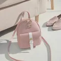 Petit sac à dos rose pour femme avec nœud doré élégant et détails de lanière blanche - Rose