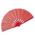 Primer plano de abanico plegable rojo con purpurina y varillas de plástico para danza - Rojo