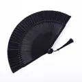 Elegante ventaglio pieghevole nero con stecche in bambù traforate e nappa di seta - Design Traforato a Grata di Finestra Tinta Unita / Lunghezza Impugnatura 21cm / Nero