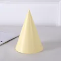 Minimalistischer 16 cm langer, makronengelber, kegelförmiger Geburtstagshut für Kinder - Einzelstück (HQ175) / Hellgelb