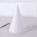 Eleganter 16 cm minimalistischer weißer Kegel-Partyhut für Kindergeburtstagsfeiern - Einzelstück (HQ175) / Silbergrau