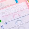 Jeu de règles transparentes multifonctions pour étudiants avec motifs colorés - 20cm / Règle de Réponse Multifonction M007