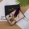 Coffret plume d'oie vintage européenne avec encre et montre à gousset de luxe - Set de Stylos à Plumes (8024) / Pointe 0,5mm / Perle Rose Rouge