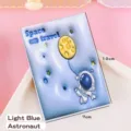 Lindo mini cuaderno de bolsillo para notas con diseño de astronauta en 3D azul claro - Astronauta azul claro