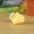 Mini figura de resina de pollito amarillo para decoración de micro paisajes DIY - De Lado con Lazo (Estilo D)