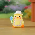 Mini figurita de pollito amarillo en resina con sombrero blanco y flor azul para DIY - Sombrero de Paja con Flor (Estilo E)