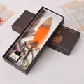 Antikes orangefarbenes Federkiel-Schreibset-Geschenkbox mit Tinte und Halter im Vintage-Stil - Orange