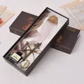 Elegantes Vintage-Federkiel-Set mit Tintenfass und Bronzeständer in einer Geschenkbox - Rosa