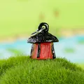 Figura de cabaña de jardín en miniatura detallada con efecto luminoso para decoración - Linterna Luminosa / Rojo
