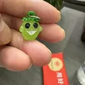 Gros plan d'une figurine de fantôme en résine verte lumineuse pour décor de paysage - Petite Taille (Sans Pieu) / Petit Esprit Lumineux Vert