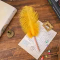 Elegante bolígrafo de pluma de avestruz amarilla vintage con cuerpo de metal oro rosa - Amarillo