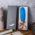 Klassieke geschenkset met koningsblauwe ganzenveer en een goudkleurig handvat - Veerpen Cadeauset / Donkerblauw