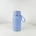 Hellblaue Edelstahl-Isolierflasche mit praktischem Griff - 650ml / Blau