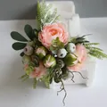 Primer plano de un elegante ramo de peonías artificiales rosas con follaje verde - 30cm / Rosa Claro