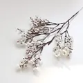 Primer plano de rama de flor de seda de paniculata blanca artificial para decoración - Blanco