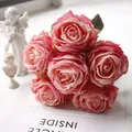 Nahaufnahme von 6-köpfigen künstlichen rosa Litschi-Rosen im französischen Stil - 6-Köpfige Rose / Rosé