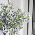 Primer plano detallado de flores de paniculata artificiales púrpuras y blancas decor - Púrpura profundo