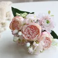 Vista detallada de un ramo de peonías y hortensias artificiales para decoración - Rosa Claro