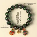 Bracelet traditionnel en perles de verre vertes avec breloques dorées et émaillées - Famille de Bête Tunjin Verte / 12mm