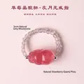 Elegante elastische ring met natuurlijke aardbeienkwarts Pixiu en grijze maansteenkralen - Pixiu Stijl (SL6699) / Maansteen Aardbeikwarts Pixiu