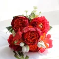 Elegante ramo artificial de 5 peonías rojas con hortensias y bayas para decoración - Rojo