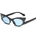 Gafas de sol retro de ojo de gato negras con lentes azules y strass plateados. - Marco Negro Lente Azul Transparente