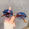 Gafas de sol ovaladas retro con lentes degradados azules y patillas de madera chic - Azul Degradado
