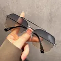 Lunettes de soleil vintage monture carrée en métal avec verres dégradés bleu et jaune - Monture Argentée Verres Bleu Jaune