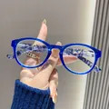 Stijlvolle blauwe leesbril met blauwlichtfilter en pootjes met een bloemenpatroon - +1.00 Dioptrie / Blauw Frame