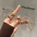 Montura de gafas de gran tamaño contra la luz azul en un moderno color té de arena - Estilo Liso / Té de Arena
