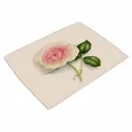 Detailweergave van linnen placemat met een realistische roze en crème rozenprint - 32x45cm / Roze en Witte Roos (7804-7)